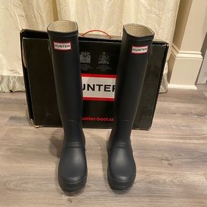 Classic Navy hunter boots